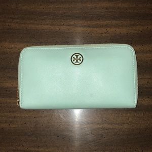 Small Tory Burch wallet mint green